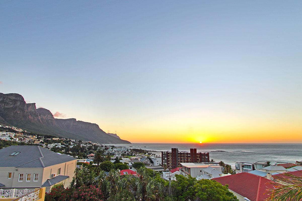 Photo 2 of Strathmore Apartment accommodation in Camps Bay, Cape Town with 1 bedrooms and 1 bathrooms