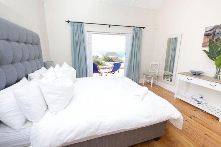Photo 3 of Sunny Brae accommodation in Fish Hoek, Cape Town with 4 bedrooms and  bathrooms