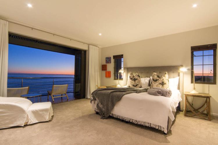 Photo 9 of Sunset Paradise 2 accommodation in Llandudno, Cape Town with 2 bedrooms and 2 bathrooms
