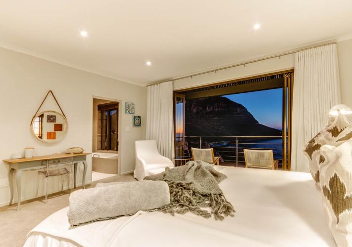 Photo 10 of Sunset Paradise 2 accommodation in Llandudno, Cape Town with 2 bedrooms and 2 bathrooms