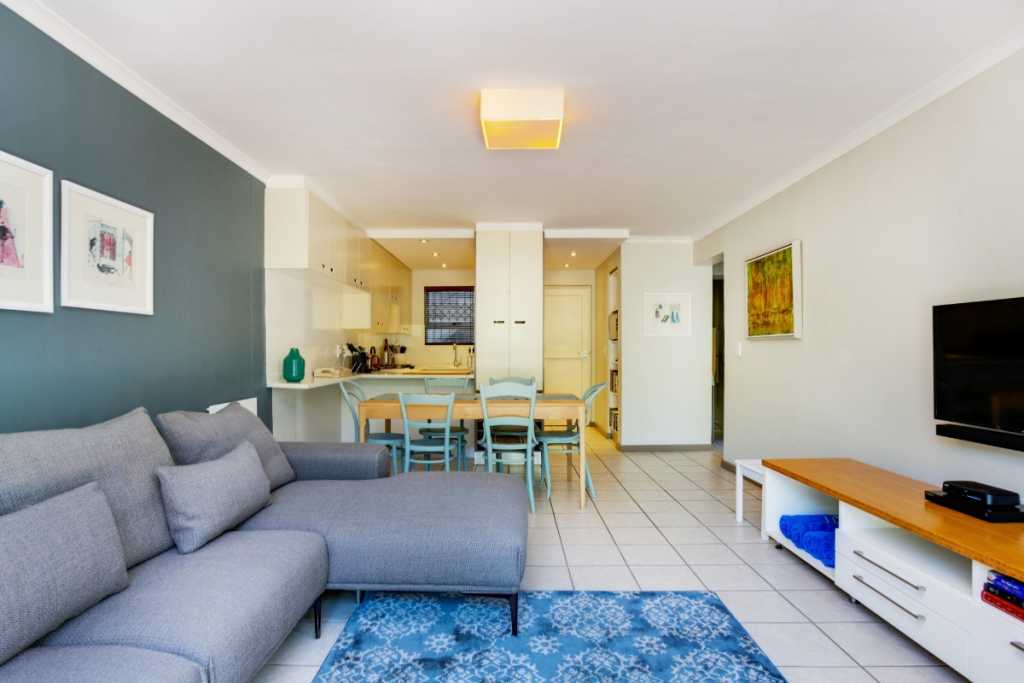 Photo 15 of Sutton Place accommodation in Oranjezicht, Cape Town with 2 bedrooms and 2 bathrooms