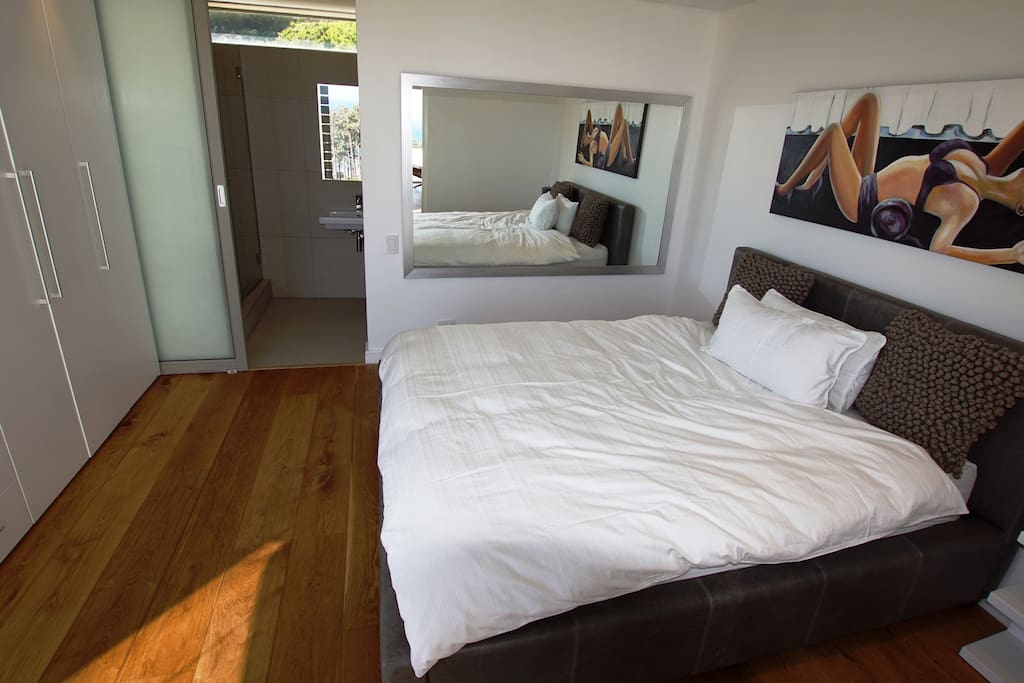 Photo 9 of The Baules Penthouse accommodation in Camps Bay, Cape Town with 1 bedrooms and 1 bathrooms