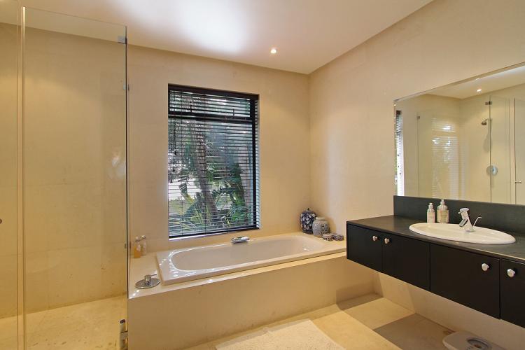 Photo 17 of The De Wet accommodation in Bantry Bay, Cape Town with 4 bedrooms and 4 bathrooms