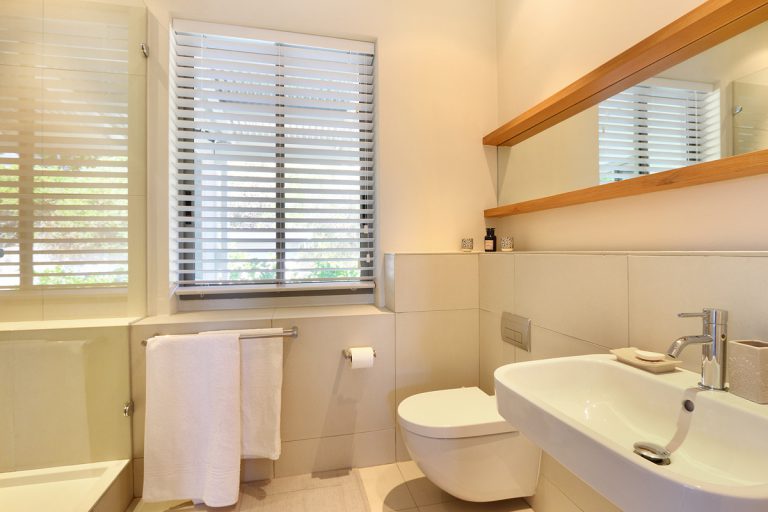 Photo 8 of The Rocks Villa accommodation in Simons Town, Cape Town with 4 bedrooms and 4 bathrooms