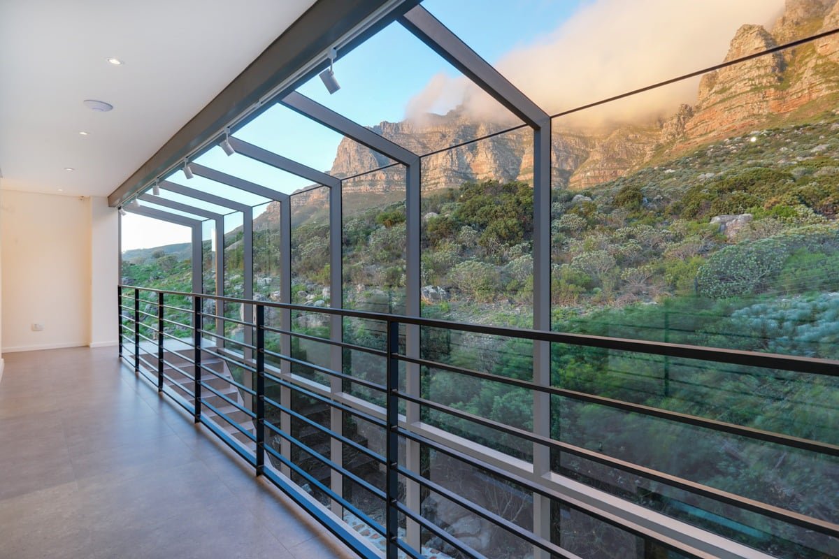 Photo 2 of The Views accommodation in Camps Bay, Cape Town with 4 bedrooms and 4 bathrooms