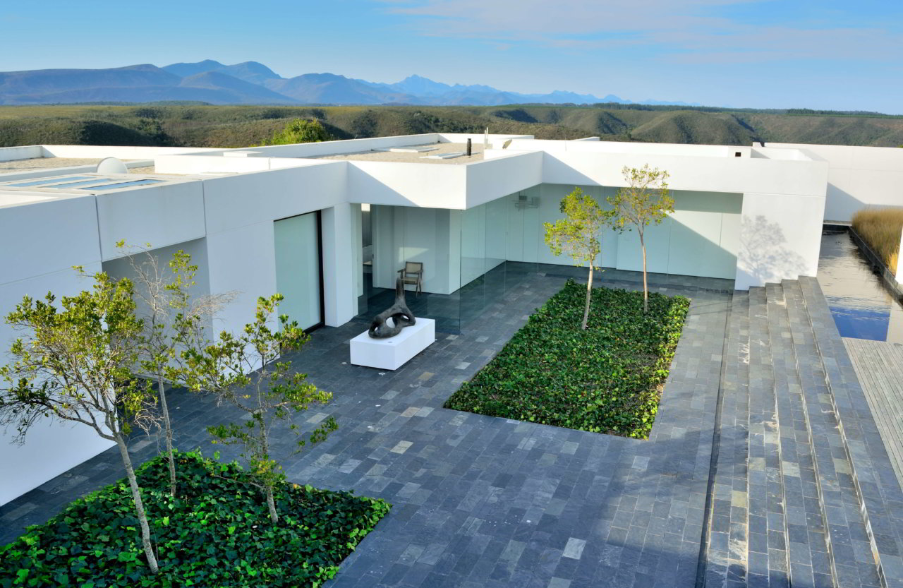 Photo 8 of The White House accommodation in Plettenberg Bay, Cape Town with 5 bedrooms and  bathrooms
