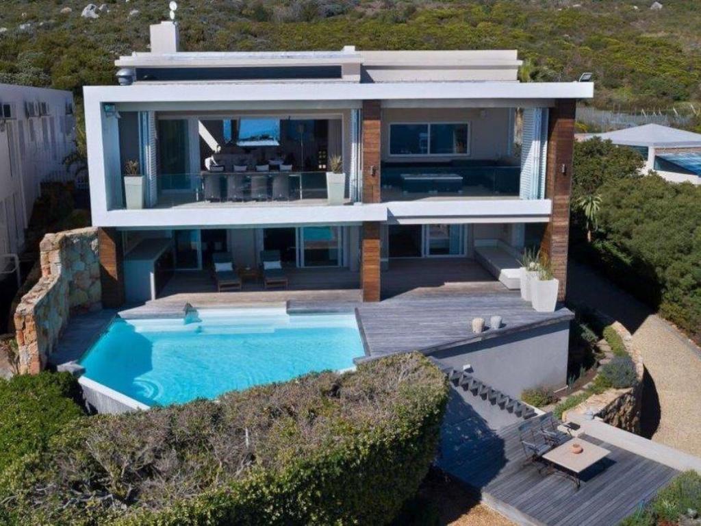 Photo 2 of Theresa Views Villa accommodation in Camps Bay, Cape Town with 4 bedrooms and 4 bathrooms