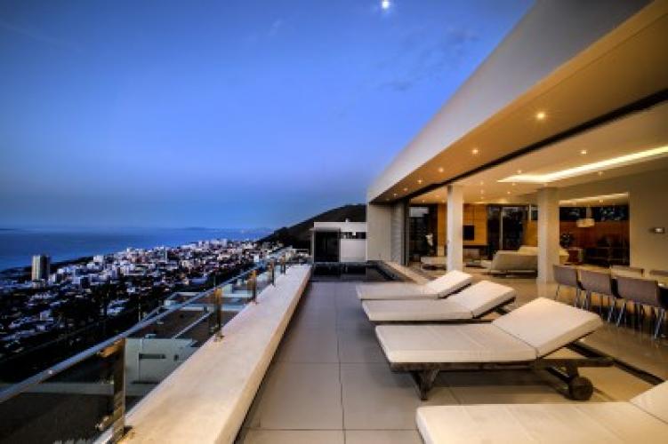 Photo 3 of Top Road Villa accommodation in Bantry Bay, Cape Town with 4 bedrooms and 4 bathrooms