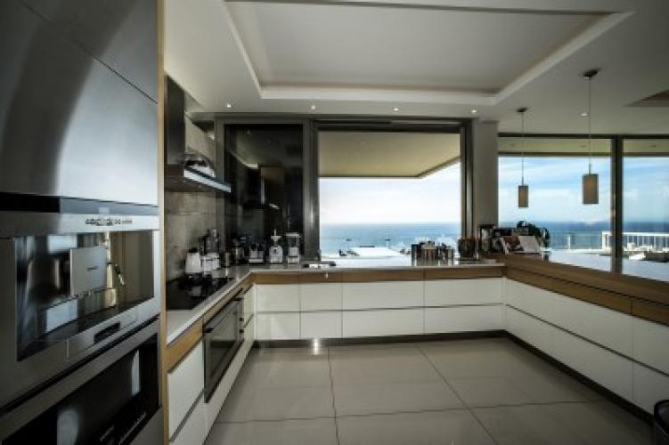 Photo 5 of Top Road Villa accommodation in Bantry Bay, Cape Town with 4 bedrooms and 4 bathrooms