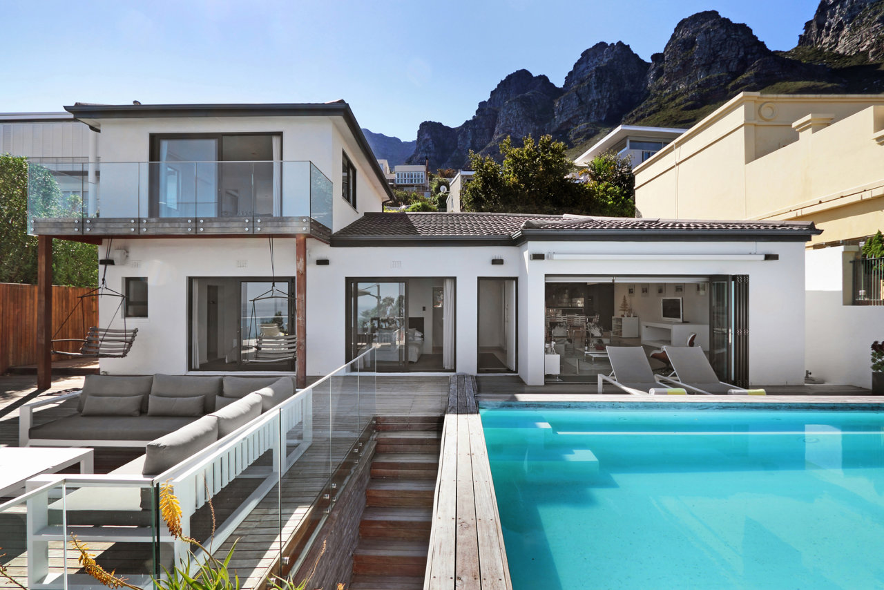 Photo 4 of Ty Gwyn Villa accommodation in Camps Bay, Cape Town with 3 bedrooms and 3 bathrooms