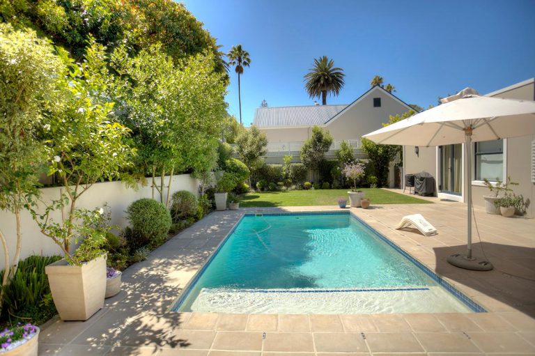 Photo 2 of Upper Claremont Villa accommodation in Claremont, Cape Town with 4 bedrooms and 3 bathrooms