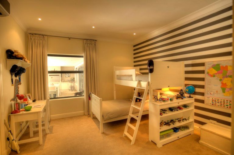 Photo 12 of Upper Claremont Villa accommodation in Claremont, Cape Town with 4 bedrooms and 3 bathrooms