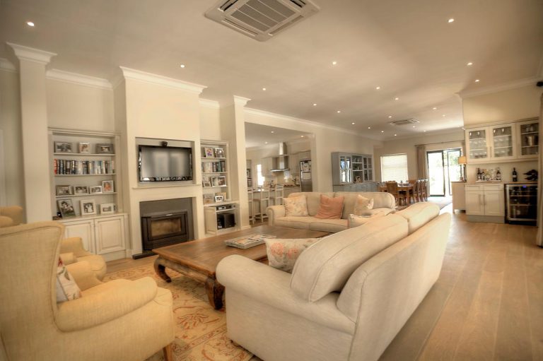 Photo 13 of Upper Claremont Villa accommodation in Claremont, Cape Town with 4 bedrooms and 3 bathrooms