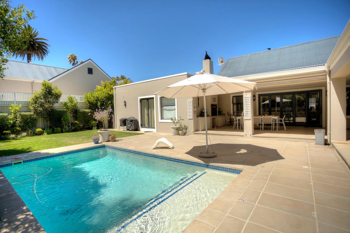 Photo 1 of Upper Claremont Villa accommodation in Claremont, Cape Town with 4 bedrooms and 3 bathrooms