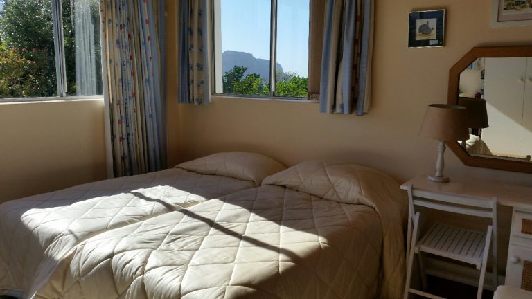 Photo 2 of Valley Views accommodation in Fish Hoek, Cape Town with 4 bedrooms and 3 bathrooms