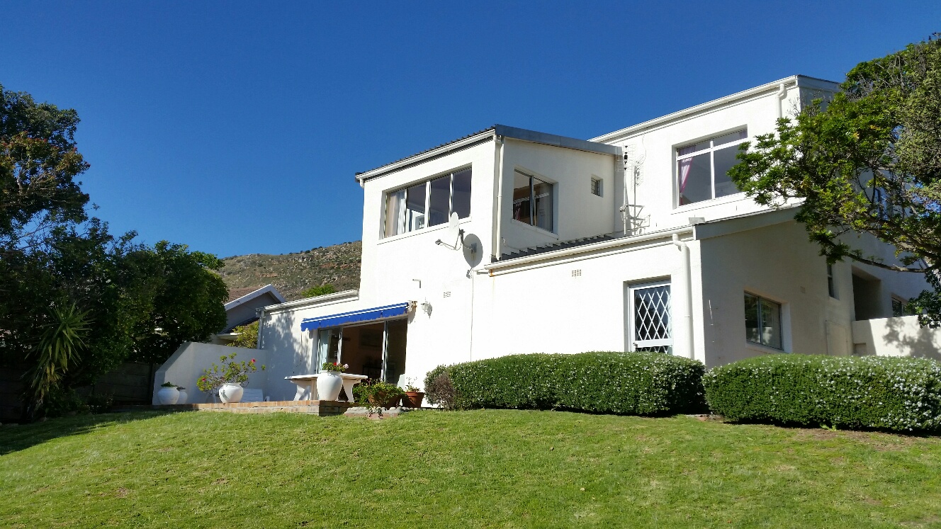 Photo 1 of Valley Views accommodation in Fish Hoek, Cape Town with 4 bedrooms and 3 bathrooms