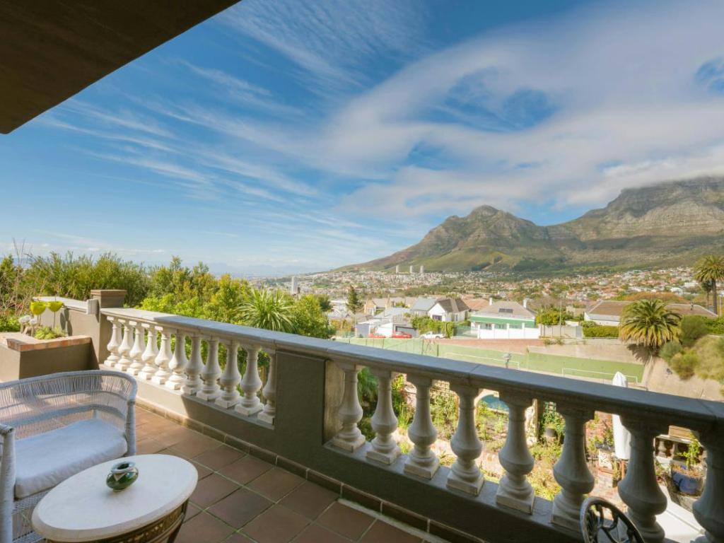 Photo 14 of Varsity Street Villa accommodation in Tamboerskloof, Cape Town with 6 bedrooms and 6 bathrooms