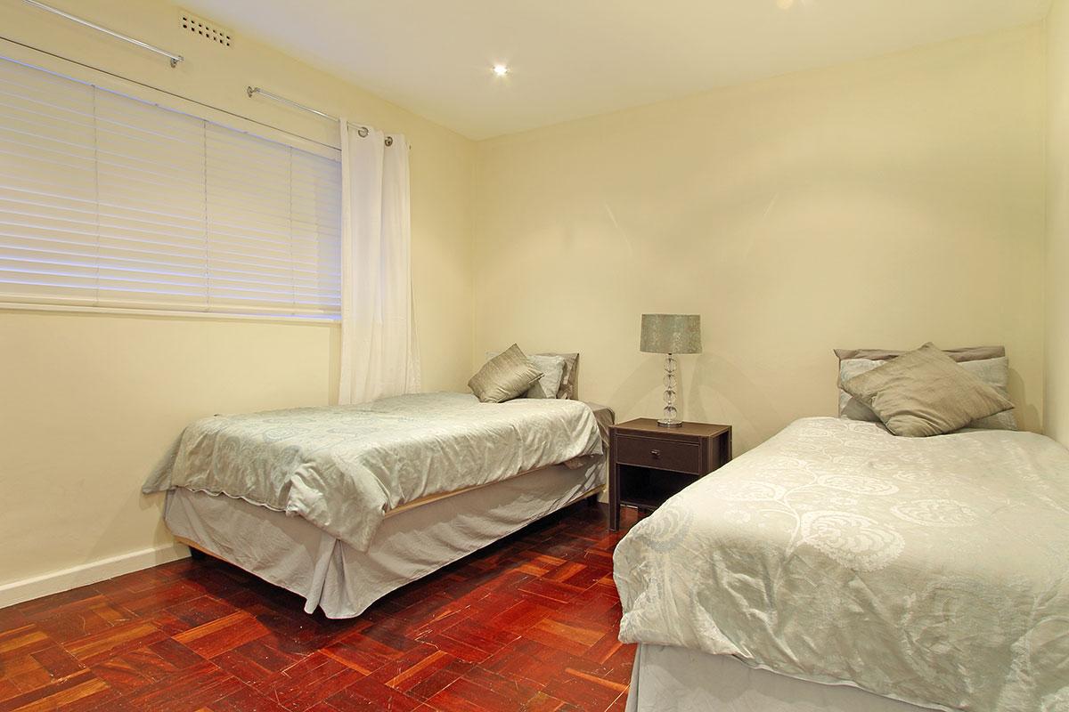 Photo 3 of Vicmor Court accommodation in Sea Point, Cape Town with 2 bedrooms and 1 bathrooms