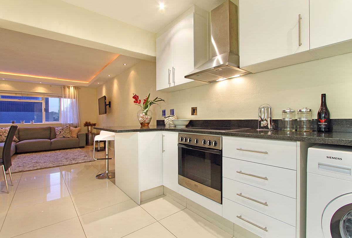 Photo 10 of Vicmor Court accommodation in Sea Point, Cape Town with 2 bedrooms and 1 bathrooms