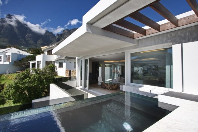 Photo 8 of Victoria Rd Luxury Apartment 201 accommodation in Camps Bay, Cape Town with 3 bedrooms and 3 bathrooms