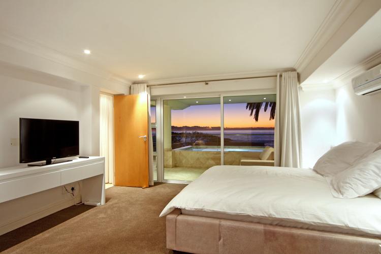 Photo 13 of Victoria Terrace accommodation in Bakoven, Cape Town with 3 bedrooms and 3 bathrooms