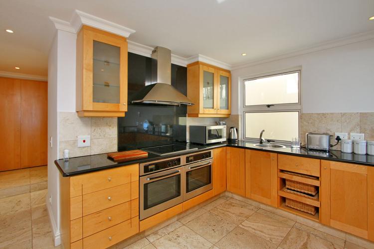 Photo 5 of Victoria Terrace accommodation in Bakoven, Cape Town with 3 bedrooms and 3 bathrooms