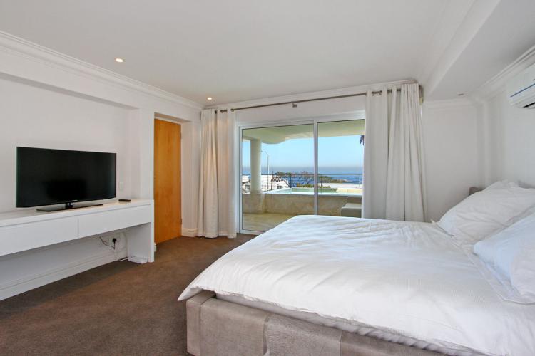 Photo 6 of Victoria Terrace accommodation in Bakoven, Cape Town with 3 bedrooms and 3 bathrooms