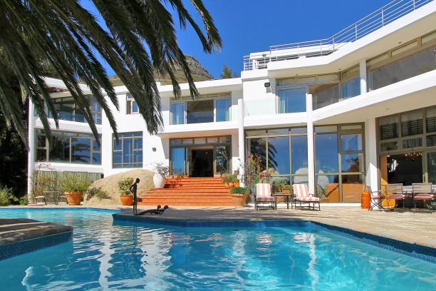 Photo 10 of Villa Andacasa accommodation in Llandudno, Cape Town with 4 bedrooms and 4 bathrooms