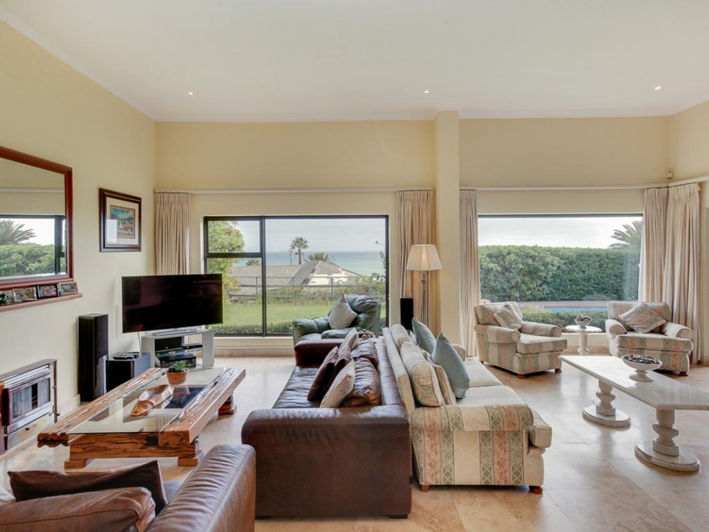 Photo 4 of Villa Andy accommodation in Bakoven, Cape Town with 4 bedrooms and 3 bathrooms