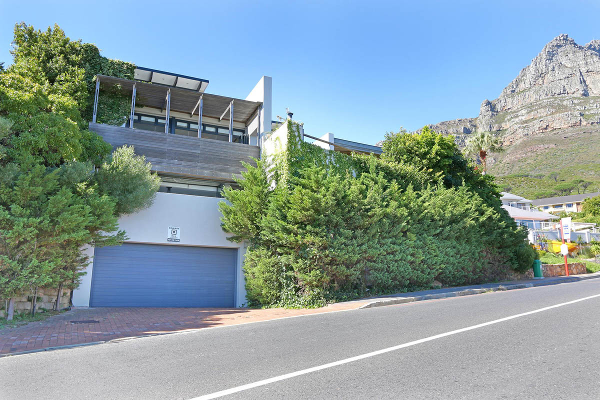 Photo 18 of Villa Aqua accommodation in Camps Bay, Cape Town with 4 bedrooms and 4 bathrooms