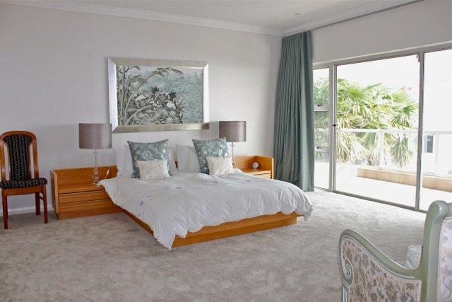 Photo 6 of Villa Arcadia accommodation in Bantry Bay, Cape Town with 4 bedrooms and 3 bathrooms