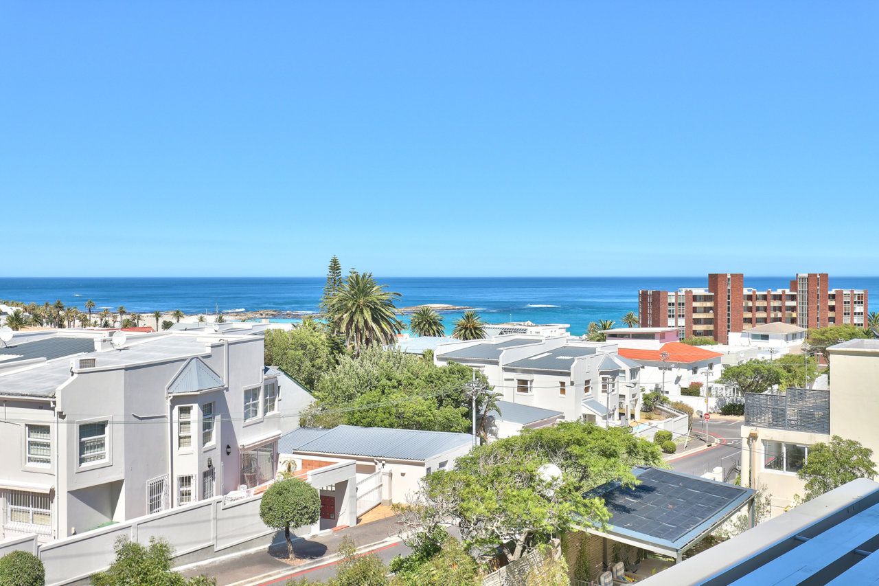 Photo 2 of Villa Argyle accommodation in Camps Bay, Cape Town with 6 bedrooms and 6 bathrooms