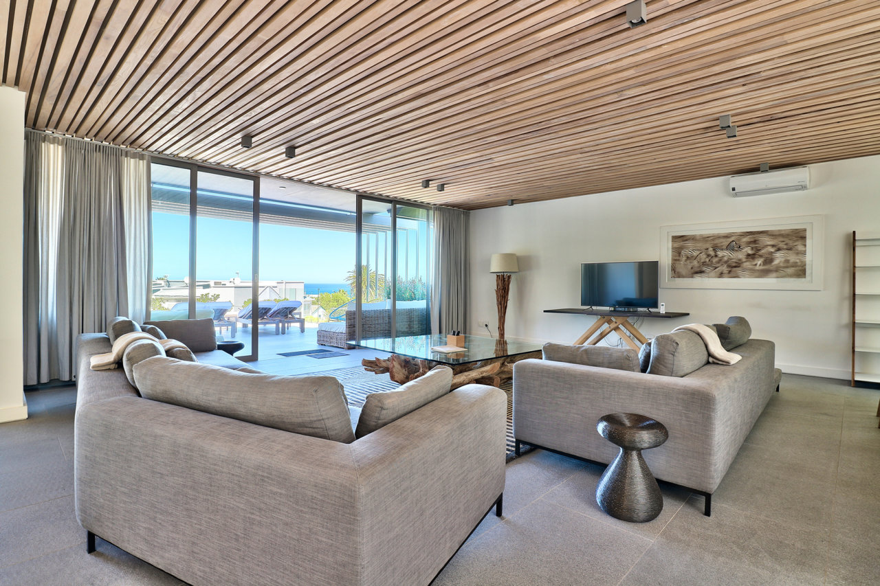 Photo 7 of Villa Argyle accommodation in Camps Bay, Cape Town with 6 bedrooms and 6 bathrooms