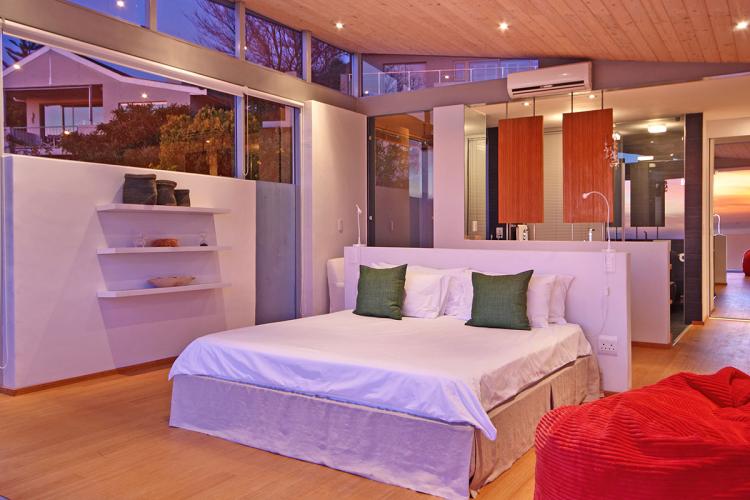 Photo 2 of Villa Aurora accommodation in Camps Bay, Cape Town with 5 bedrooms and 5 bathrooms