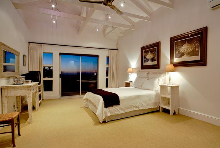 Photo 16 of Villa Barbara accommodation in Camps Bay, Cape Town with 4 bedrooms and 2 bathrooms