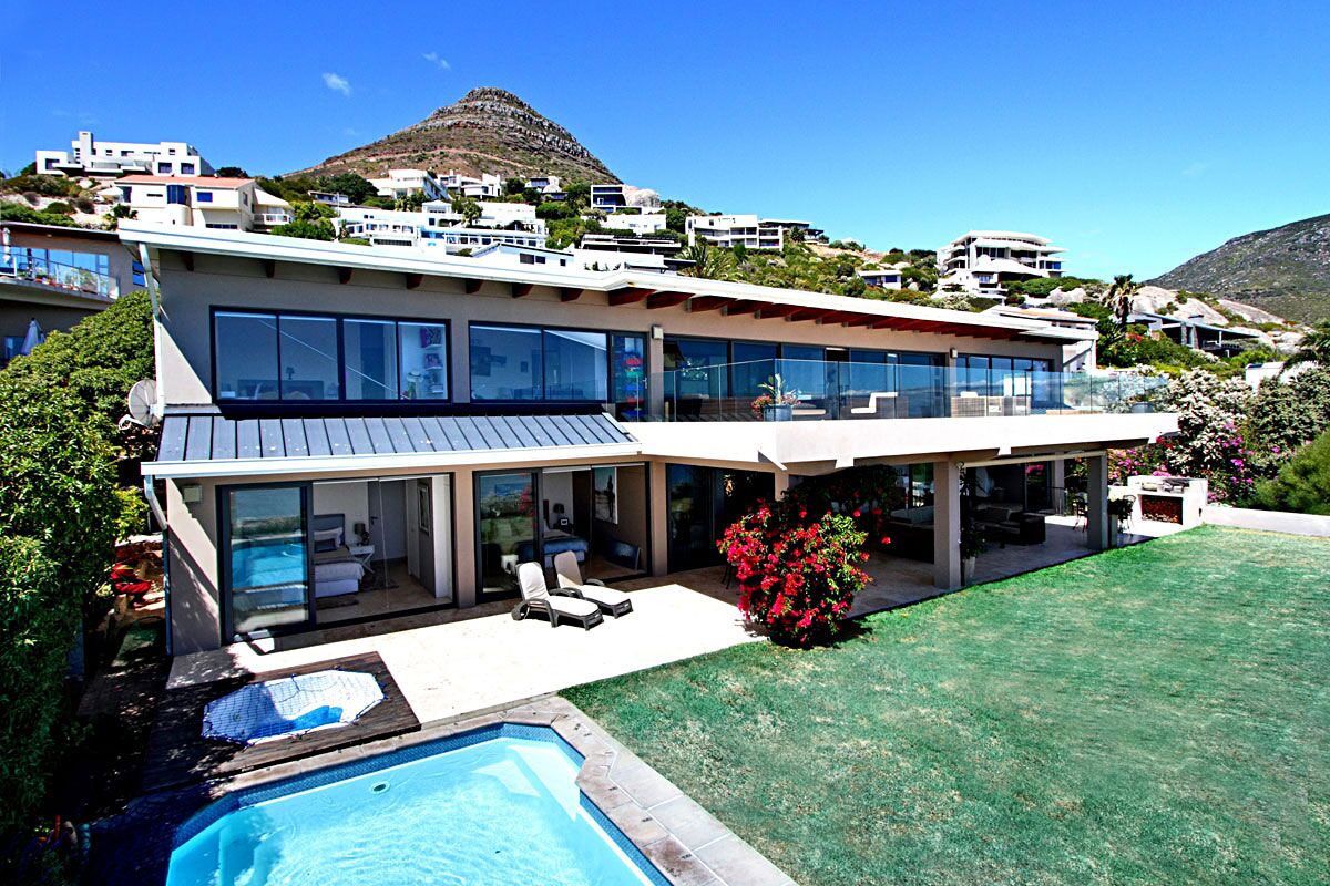 Photo 14 of Villa Besthill accommodation in Llandudno, Cape Town with 5 bedrooms and 4 bathrooms