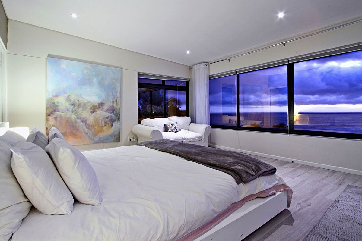 Photo 3 of Villa Besthill accommodation in Llandudno, Cape Town with 5 bedrooms and 4 bathrooms