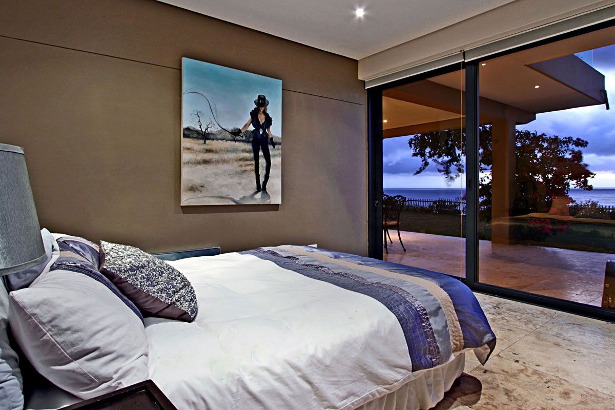 Photo 4 of Villa Besthill accommodation in Llandudno, Cape Town with 5 bedrooms and 4 bathrooms