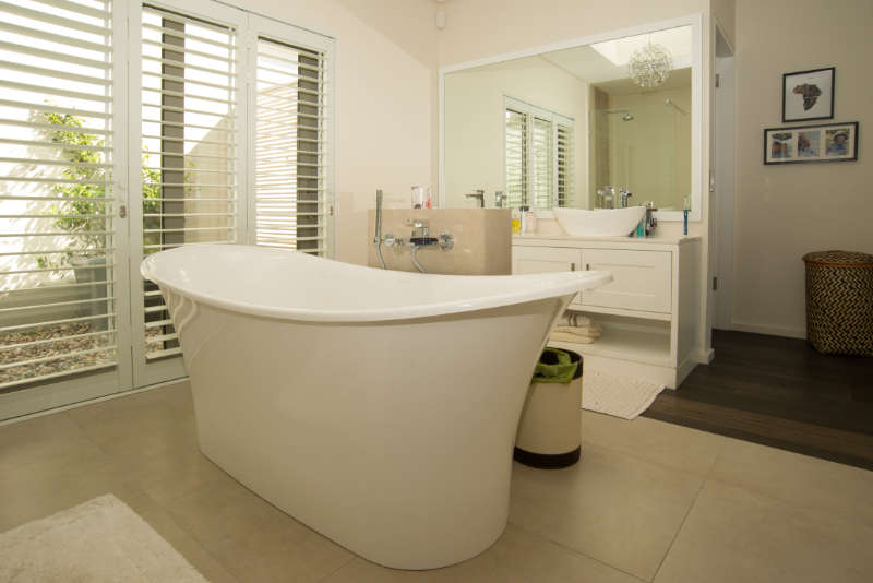Photo 2 of Villa Bonita accommodation in Llandudno, Cape Town with 4 bedrooms and 4 bathrooms