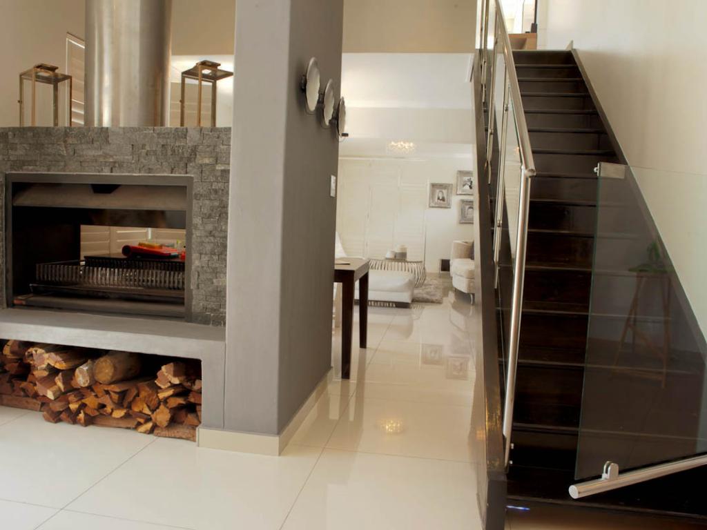Photo 7 of Villa Central Drive accommodation in Camps Bay, Cape Town with 5 bedrooms and 5 bathrooms