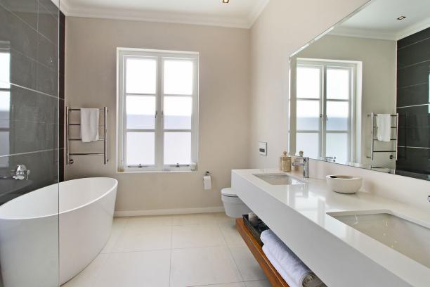 Photo 4 of Villa Chardonnay accommodation in Tokai, Cape Town with 4 bedrooms and 4 bathrooms
