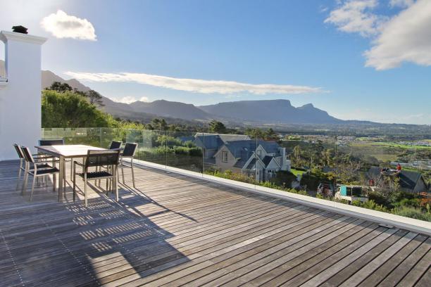 Photo 10 of Villa Chardonnay accommodation in Tokai, Cape Town with 4 bedrooms and 4 bathrooms