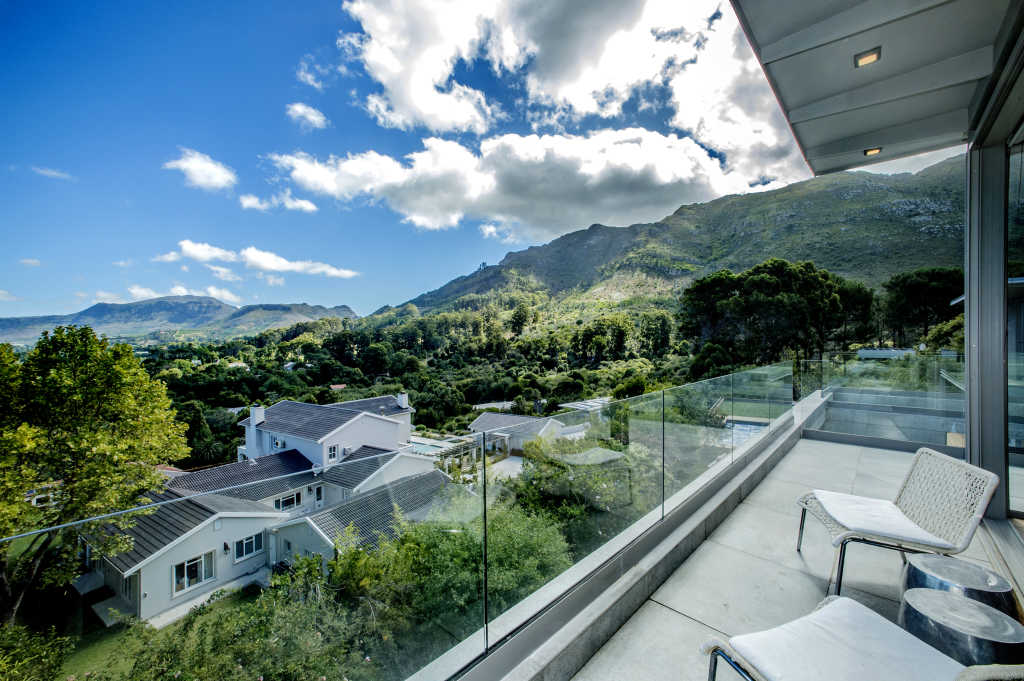 Photo 17 of Villa Constantia accommodation in Constantia, Cape Town with 7 bedrooms and 7 bathrooms