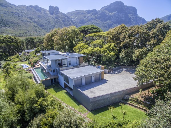 Photo 31 of Villa Constantia accommodation in Constantia, Cape Town with 7 bedrooms and 7 bathrooms