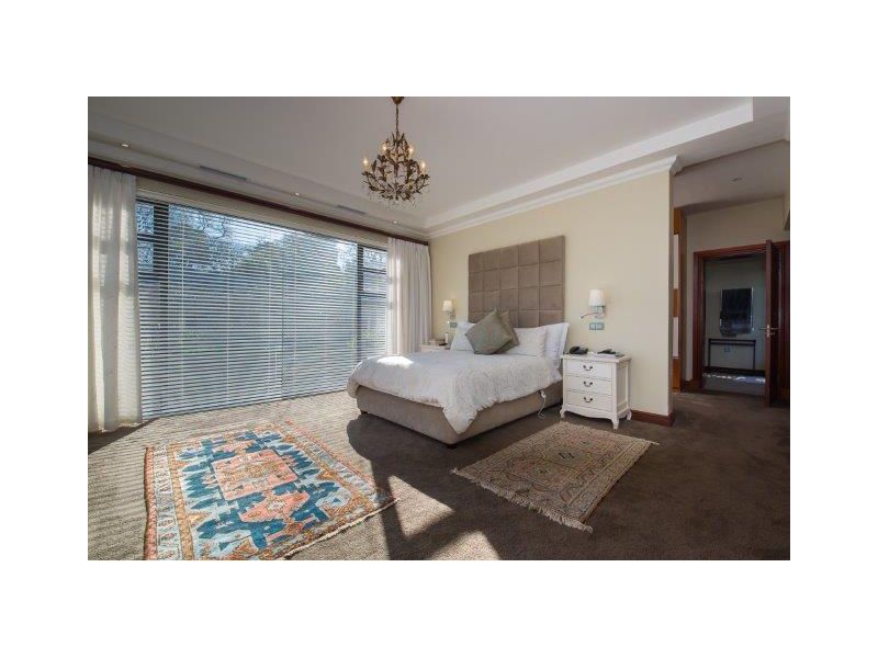 Photo 9 of Villa Constantia accommodation in Constantia, Cape Town with 4 bedrooms and 3 bathrooms
