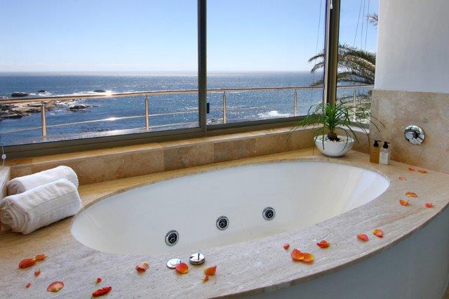 Photo 10 of Villa del Capo accommodation in Camps Bay, Cape Town with 7 bedrooms and 7 bathrooms