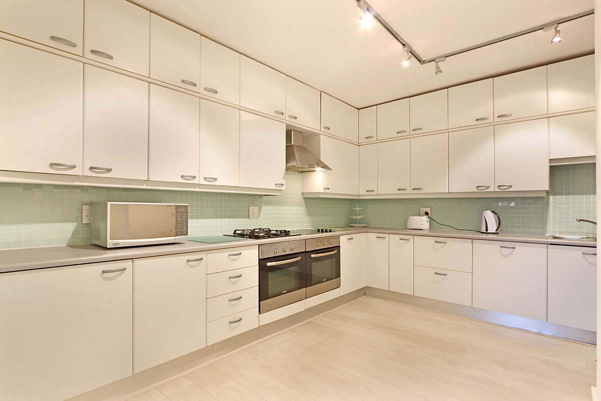 Photo 6 of Villa Dhalia accommodation in Bantry Bay, Cape Town with 4 bedrooms and 4.5 bathrooms