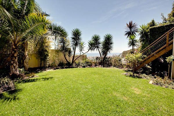 Photo 1 of Villa Disandt accommodation in Fresnaye, Cape Town with 3 bedrooms and 3 bathrooms