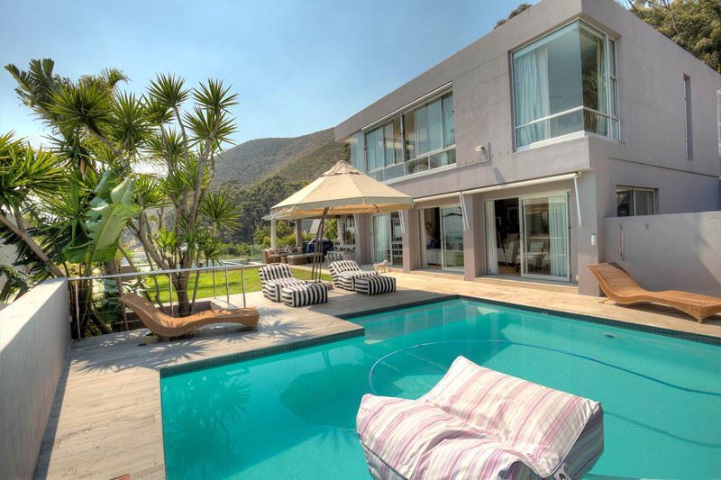 Photo 12 of Villa Dishant accommodation in Fresnaye, Cape Town with 3 bedrooms and 3 bathrooms