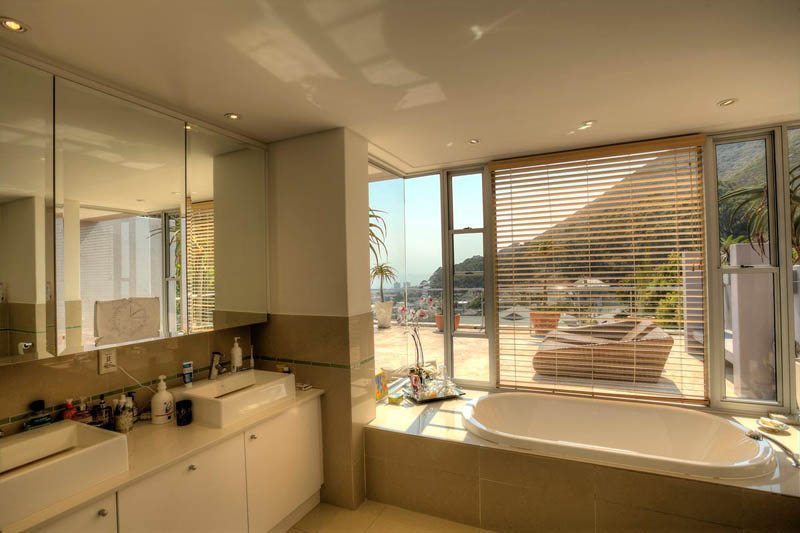 Photo 13 of Villa Dishant accommodation in Fresnaye, Cape Town with 3 bedrooms and 3 bathrooms